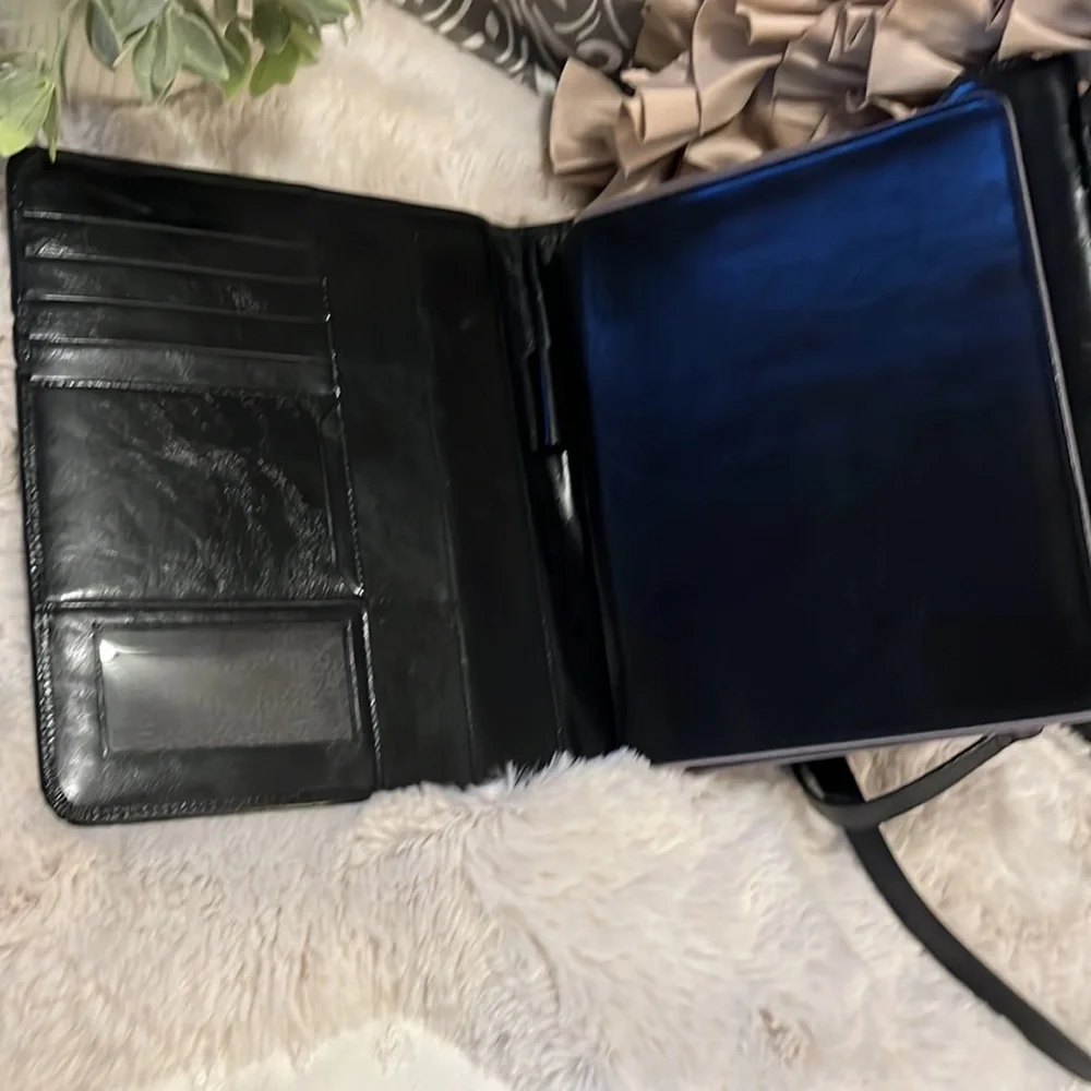 Brookstone Women’s Vintage Black Leather Crossbody Shoulder iPad Case